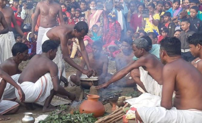 "সাত ভায়া মিট্টাং মেশ্রা"- বাঁকুড়ার এই উৎসবের ইতিহাস !