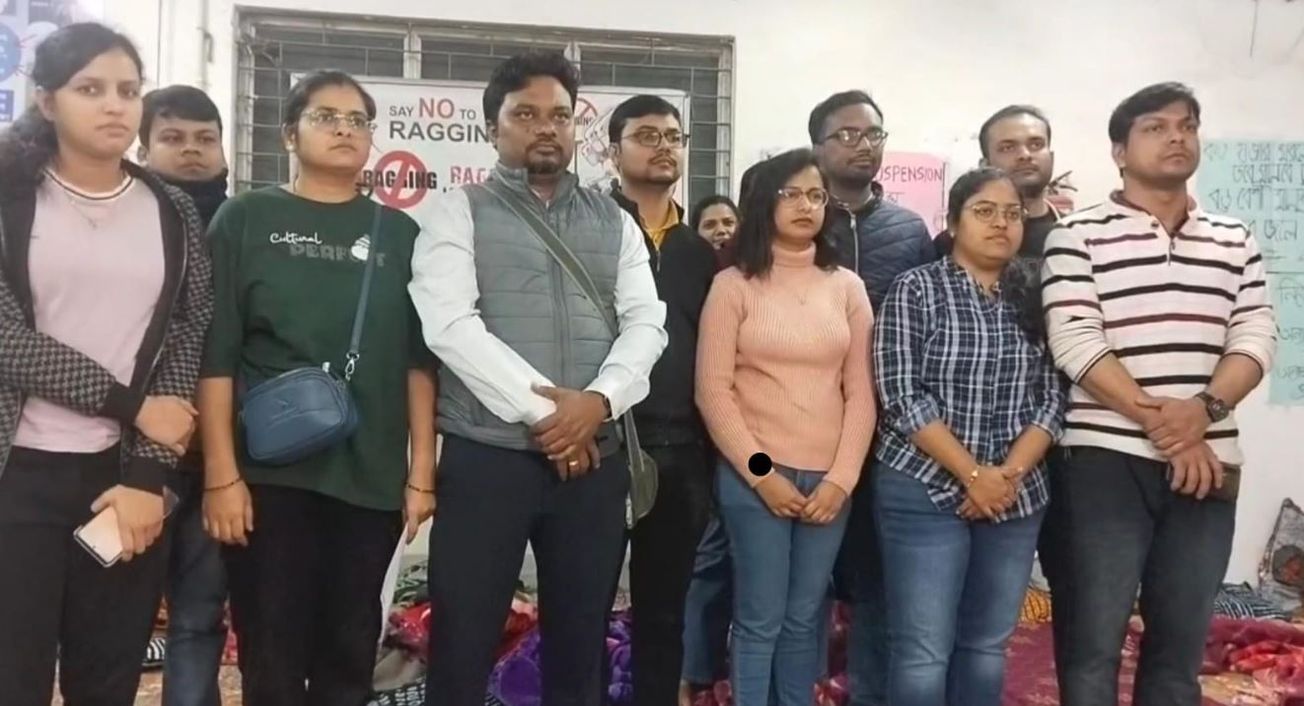 সাসপেনশন তোলার দাবি জানিয়ে মুখ্যমন্ত্রীকে চিঠি লিখেছিলেন (নিলম্বিত) সাসপেন্ড হওয়া মেডিক্যাল কলেজের সাত জুনিয়র ডাক্তার!