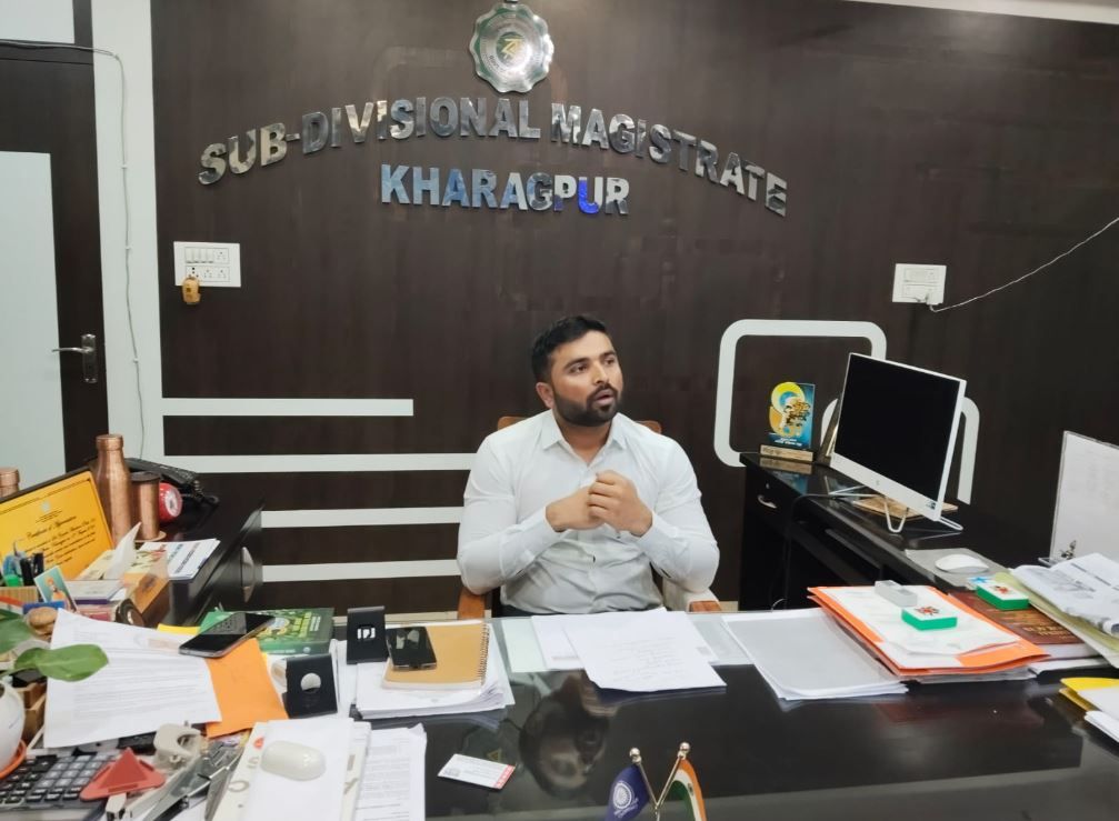 খড়গপুরে দুয়ারে সরকার ক্যাম্পের প্রস্তুতি - কি বললেন SDOযোগেশ অশোক রাও!