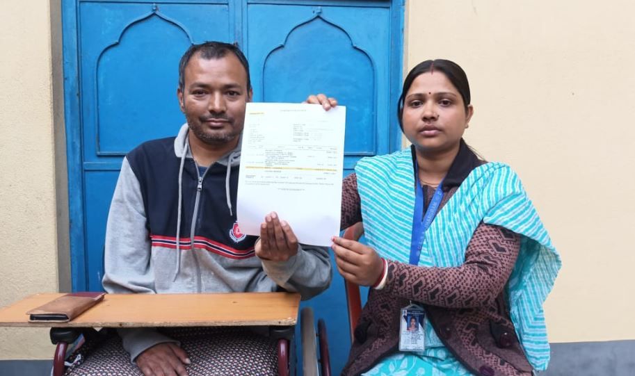 ঝাড়গ্রাম জেলা আইনি পরিষেবা কর্তৃপক্ষের মাধ্যমে বাড়িতে বসেই পরিষেবা পেলেন প্রতিবন্ধী যুবক!