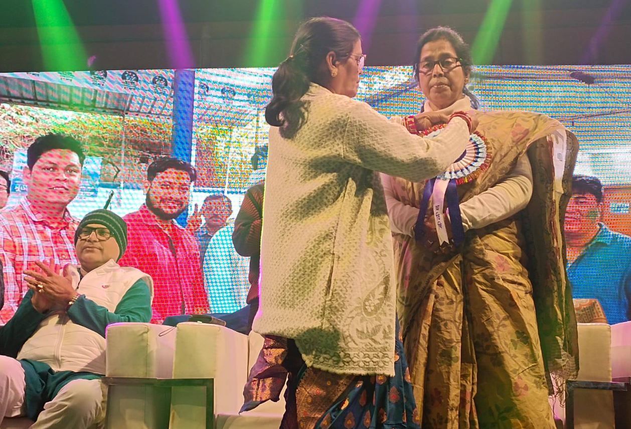 খড়্গপুর মালঞ্চ আদি পূজো কমিটির উদ্যোগে পিঠেপুলি উৎসব!