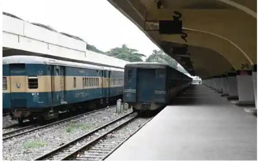 রেল ইউনিয়নের ধর্মঘটে বাংলাদেশে স্তব্ধ রেল পরিষেবা, বাতিল শতাধিক ট্রেন, যাত্রীদের তুমুল ভোগান্তি; অনির্দিষ্টকালের ধর্মঘটের ডাক!