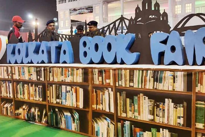 কলকাতা বইমেলায় বাংলাদেশ প্যাভিলিয়ন নিষিদ্ধ করার সিদ্ধান্তকে সমর্থন জানালেন সাহিত্যিক তসলিমা নাসরিন!