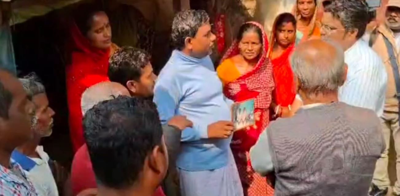 মহাকুম্ভে পদপিষ্ট হয়েই মৃত্যু হলো পশ্চিম মেদিনীপুরের শালবনির এক বৃদ্ধা,বাড়িতে পৌঁছালেন প্রশাসনের আধিকারিকরা!