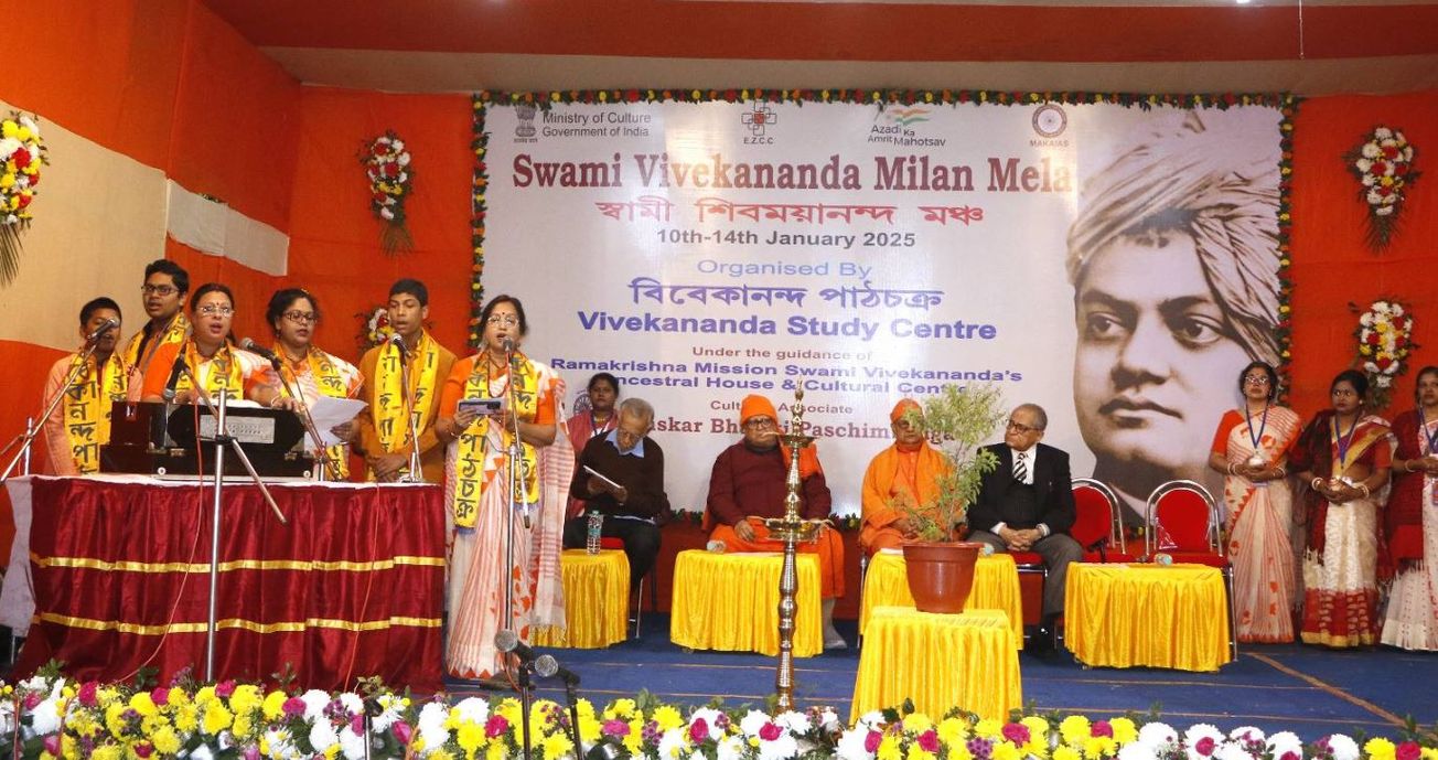 বিবেকানন্দ পাঠচক্র আয়োজিত স্বামী বিবেকানন্দ মিলন মেলার উদ্বোধন হয় শুক্রবার!