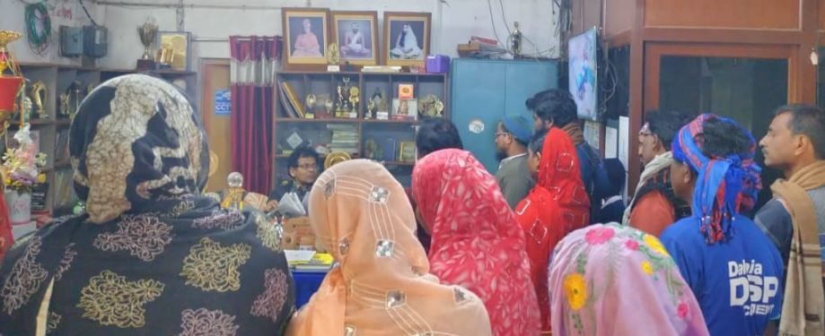 AIDSO' র নেতৃত্বে ছাত্র ও অভিভাবকদের আন্দোলনের চাপে অবশেষে সরকার নির্ধারিত ভর্তি ফি'র অতিরিক্ত টাকা ফেরত দেওয়ার বিজ্ঞপ্তি জারি করতে বাধ্য হল-পাঁশকুড়া ব্রাডলি বার্ট হাইস্কুল কর্তৃপক্ষ!