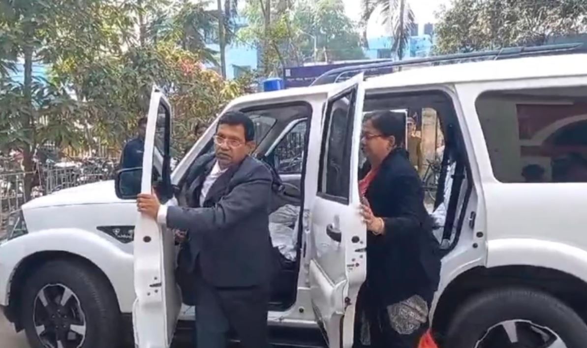 শনিবার মেদিনীপুর মেডিক্যাল কলেজ হাসপাতালে আসেন রাজ্য স্বাস্থ্য দপ্তরের বিশেষ টিম!