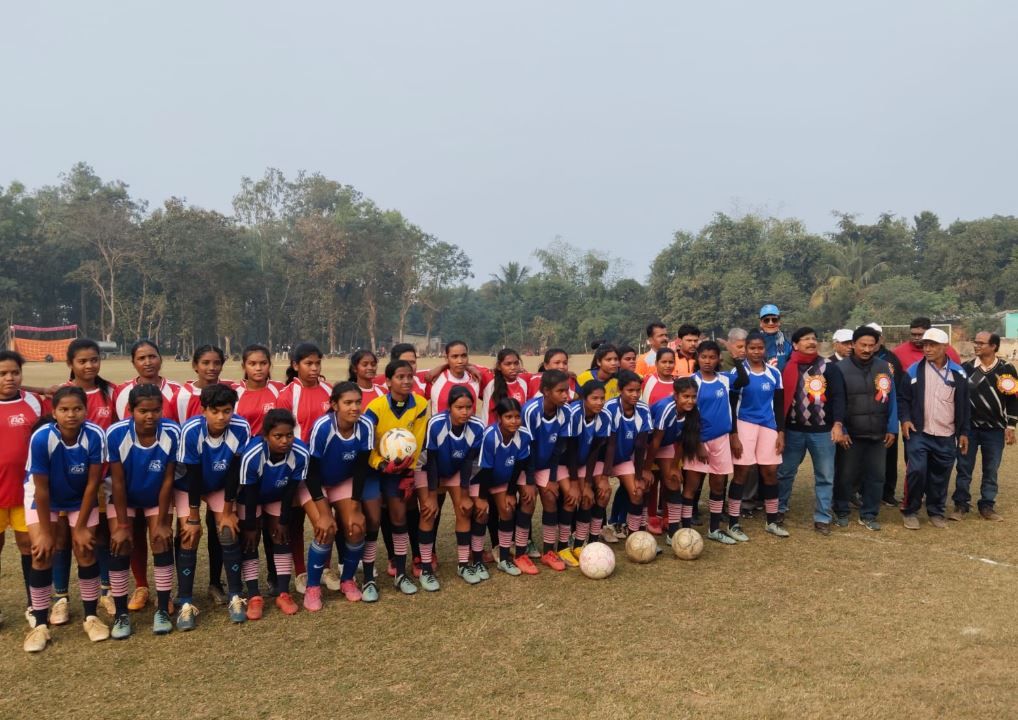খড়গপুর শহরের ১২ নম্বর ওয়ার্ডের নিমপুরা মহিলা ফুটবল ম্যাচ ঘিরে উন্মাদনা!