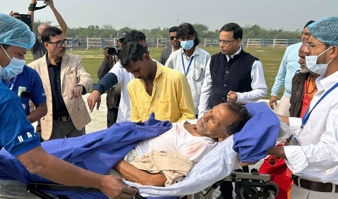 গঙ্গাসাগর মেলায় এসে অসুস্থ হয়ে পড়েন  বয়স্ক পুণ্যার্থী,তাঁকে এয়ার অ্যাম্বুলেন্স করে পাঠানো হলো এম .আর .বাঙুর হাসপাতালে!