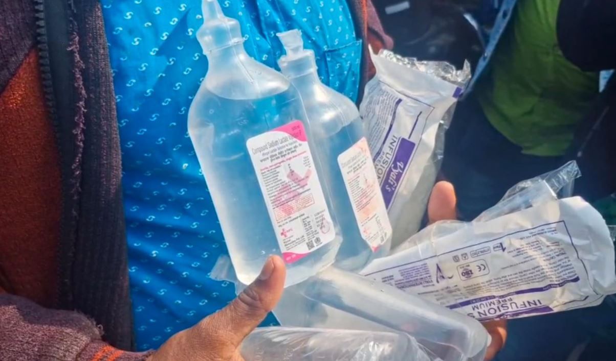 ফের মেদিনীপুর মেডিক্যাল কলেজে স্যালাইনে ছত্রাক মেলার অভিযোগ!