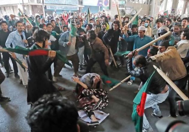 বাংলাদেশ ঢাকার রাজপথে আদিবাসী তরুণীদের শ্লীলতাহানি!