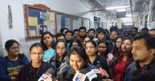 মেদিনীপুর মেডিকেল কলেজ ১২ জন চিকিৎসককে সাসপেন্ডের পর FIR কোতোয়ালি থানায়!