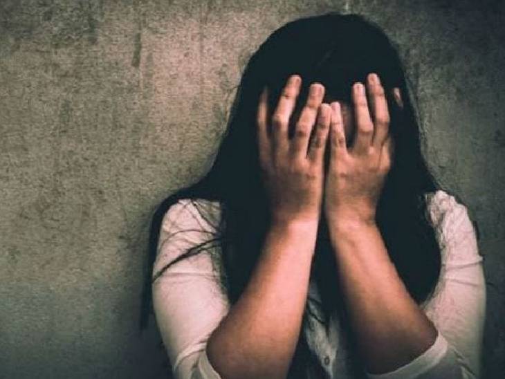 পরীক্ষার সময়  স্যানিটারি প্যাড চাওয়ায় "উত্তর প্রদেশে"একাদশ শ্রেণির ছাত্রীকে দেওয়া হল শাস্তি!