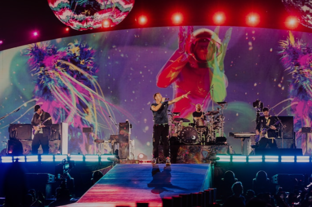 কোল্ডপ্লে-এর "মিউজিক অফ দ্য স্ফিয়ারস" মুম্বাইতে পারফরম্যান্স!