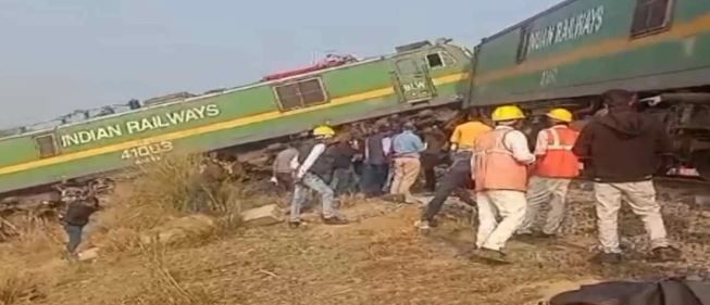 উত্তরপ্রদেশের ফতেপুর এলাকার লাইনচ্যুত হল দু’টি মালগাড়ি!