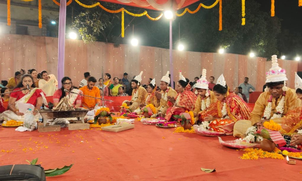 খড়গপুরে মালঞ্চ স্বাধীন ক্লাবের উদ্যোগে গণবিবাহ উৎসব!