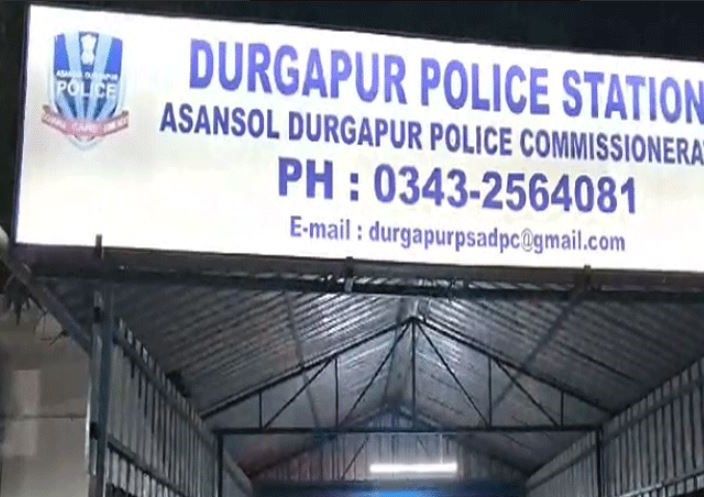 সাংসদের  নাম করে মোবাইল ফোন নেওয়ার অভিযোগ,গ্রেপ্তার প্রাক্তন কাউন্সিলর ও তাঁর ছেলে!