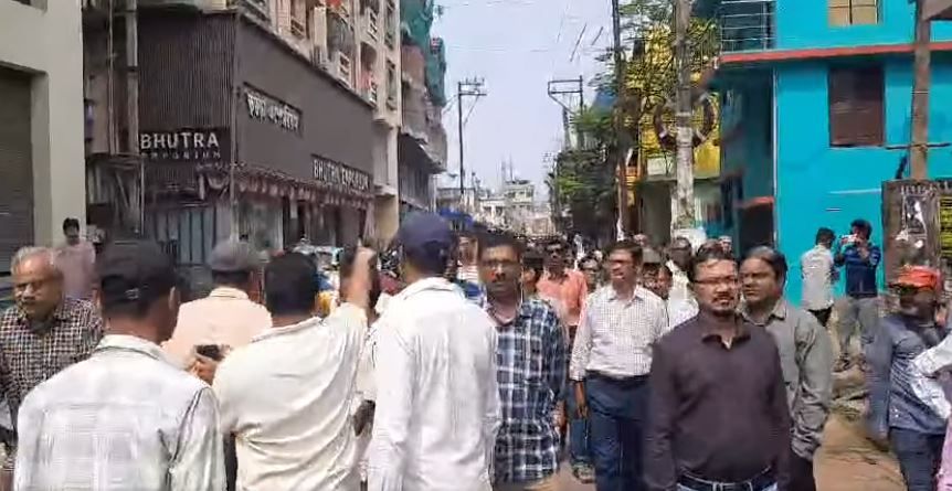 মেদিনীপুর শহরে প্রকাশ্য দিবালোকে সমবায় ব্যাঙ্কের নির্বাচনকে কেন্দ্র করে তৃণমূল বনাম সিপিএম হিংস্র আক্রমণ!