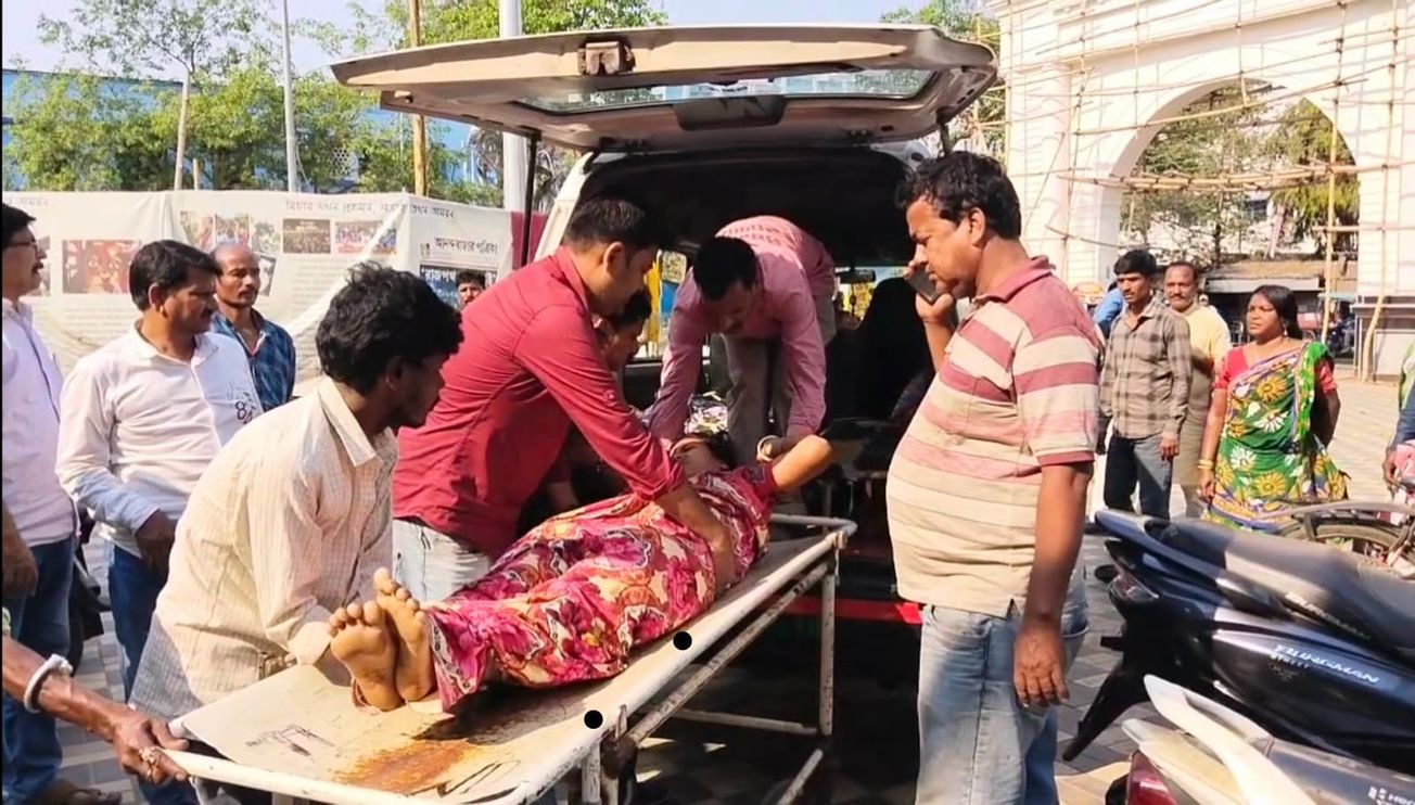 নারায়ণগড়ের নির্যাতিতা মহিলা কর্মীকে নিয়ে যাওয়া হচ্ছে কল্যাণী এইমস এ!