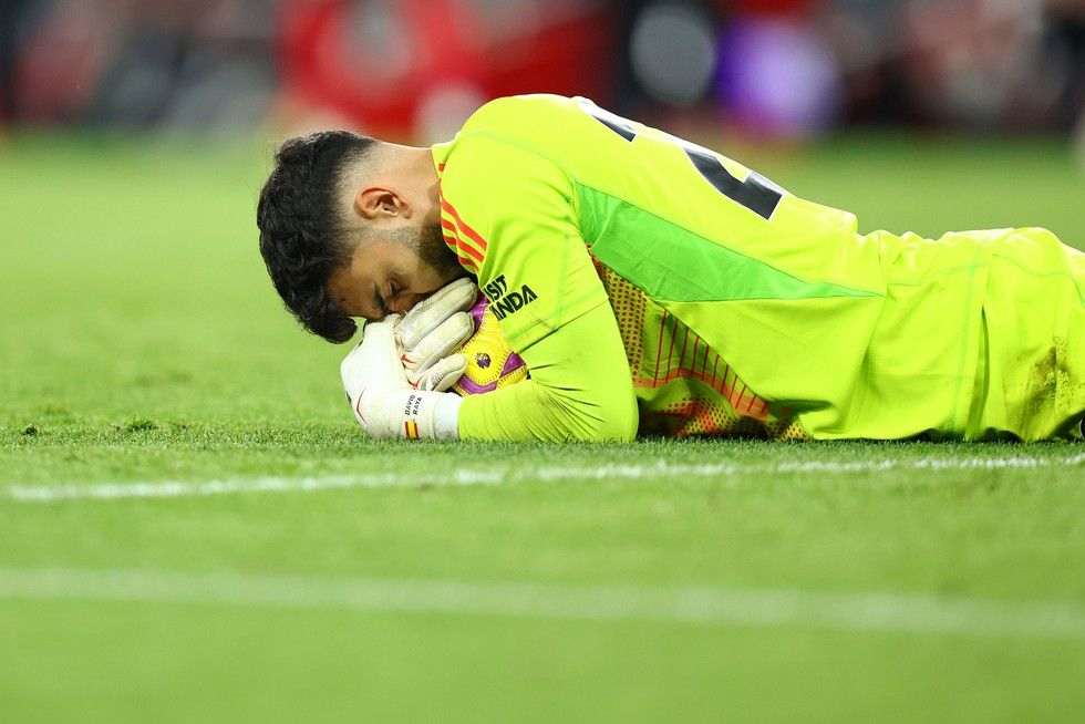 নতুন নিয়ম কার্যকর ফুটবলে,গোলরক্ষকেরা আট সেকেন্ডের বেশি হাতে বল রাখলে দল পাবে শাস্তি!