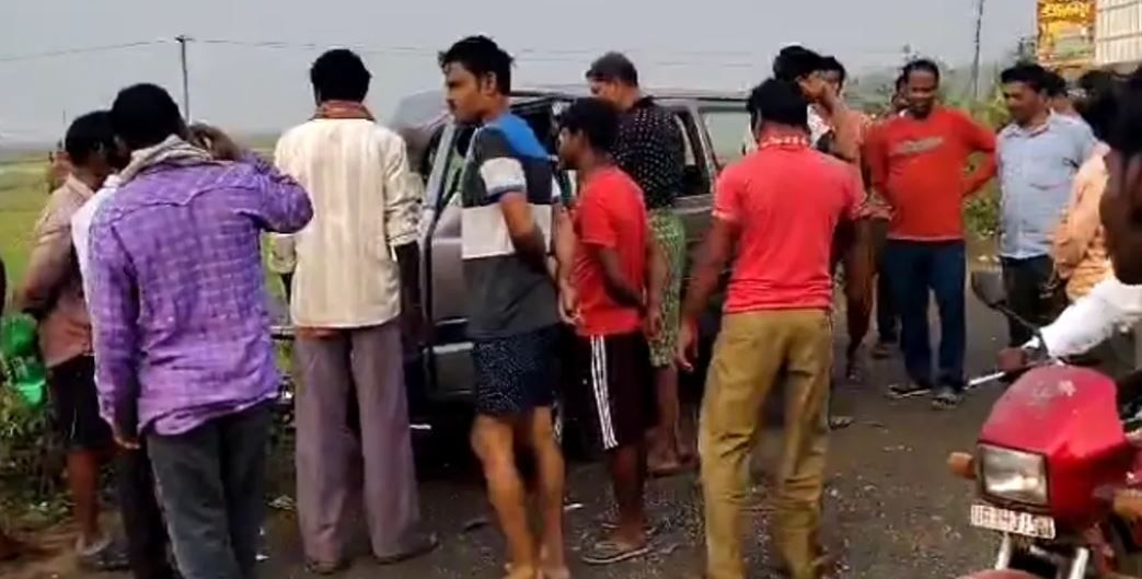 ভয়াবহ পথ দুর্ঘটনা ঘাটাল-মেদিনীপুর রাজ্য সড়কে!