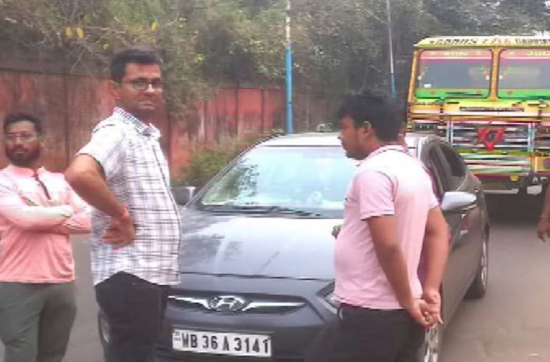 অবৈধভাবে বালি পাচারের বিরুদ্ধে অভিযান খড়্গপুর ১নং ব্লকের বিএলআরও!