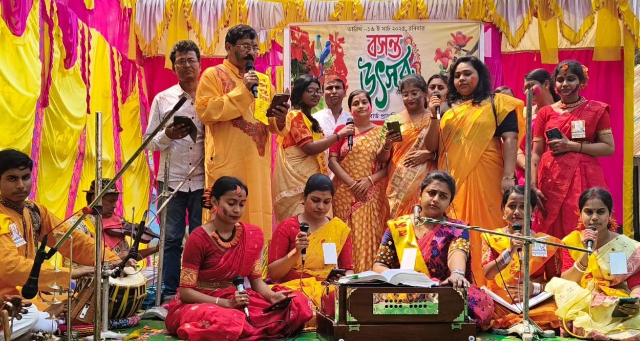 ঝাড়গ্রাম জেলার সাঁকরাইল ব্লকের কুলটিকরীর স্বরলিপির বসন্ত উৎসব!