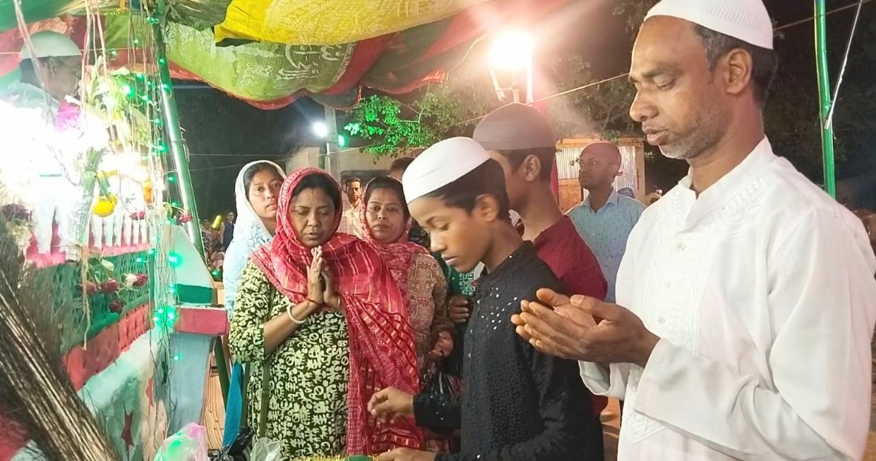 হজরত জালাল উদ্দিন বুখারী আউলিয়ার, মাজারে ১০১ তম বর্ষ ঊরুষ উৎসব পালন!