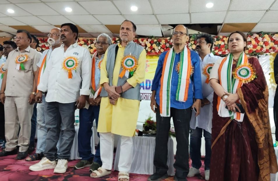 খড়্গপুর শহরের মালঞ্চ প্রেম হরি ভবন সভাগৃহে অনুষ্ঠিত হলো কংগ্রেসের শ্রমিক সংগঠন আই এন টি ইউ সি এর জেলা সম্মেলন!