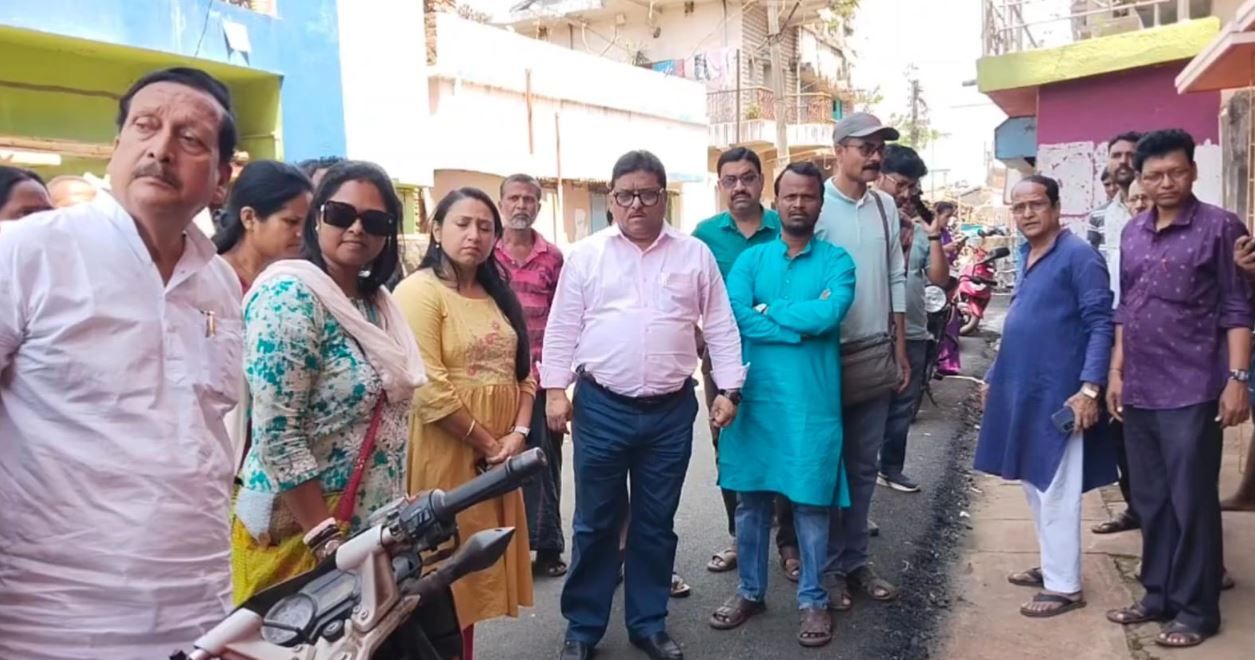 মেদিনীপুর শহরের সুকান্ত পল্লী এলাকায় পানীয় জল থেকে সংক্রমণ ছড়ানোর আশঙ্কা!