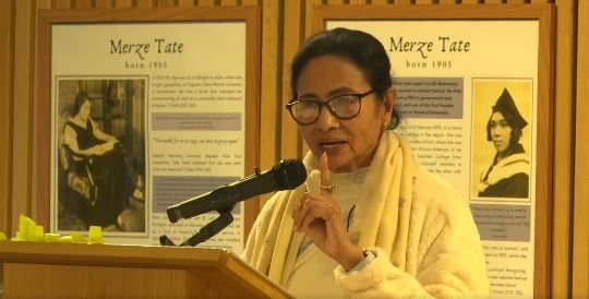 অক্সফোর্ডের কেলগ কলেজের মঞ্চে মুখ্যমন্ত্রী!