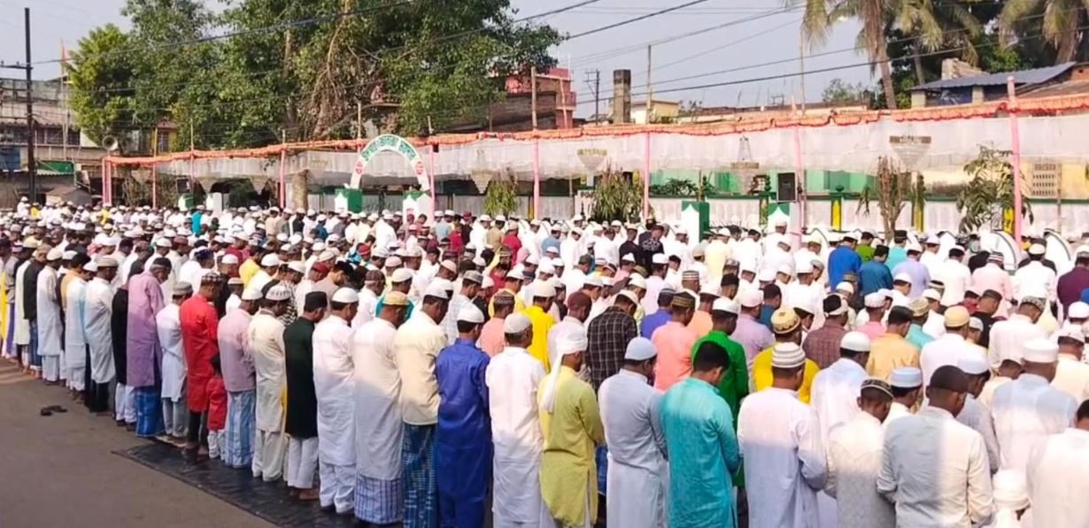 সারা দেশের সঙ্গে পালিত হচ্ছে মেদিনীপুরে  খুশির ঈদ!