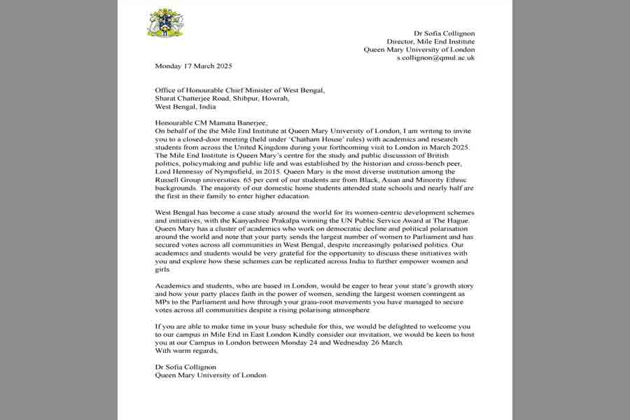 অক্সফোর্ড বিশ্ববিদ্যালয় ছাড়াও লন্ডনের কুইন মেরি বিশ্ববিদ্যালয় এবং লন্ডন স্কুল অফ ইকনমিক্সের তরফ থেকে আমন্ত্রণ জানানো হয়েছে বাংলার মুখ্যমন্ত্রীকে!