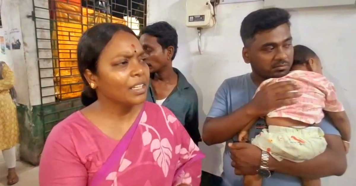 মন্ত্রী বীরবাহা হাঁসদার গাড়িতে ধাক্কা লেগে টোটো থেকে পড়ে গিয়ে মহিলা ও শিশুটি আহত,চিকিৎসার ব্যবস্থা করলেন মন্ত্রী নিজেই!