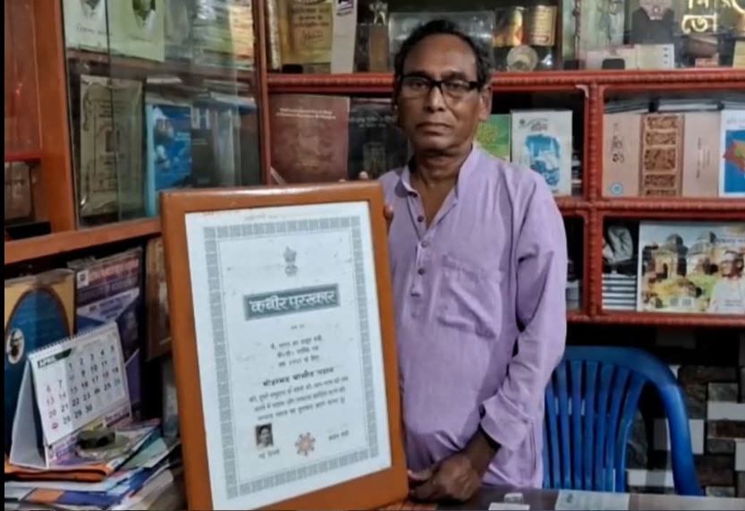 কেন রাষ্ট্রপতি পুরস্কার ফেরাতে চাইছেন পশ্চিম মেদিনীপুরের পাথরার ইয়াসিন পাঠান!