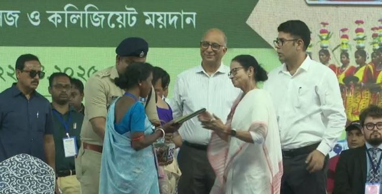 মঙ্গলবার মেদিনীপুর কলেজ মাঠে প্রশাসনিক সভা থেকে একগুচ্ছ নতুন প্রকল্পের ঘোষণা করলেন মুখ্যমন্ত্রী !