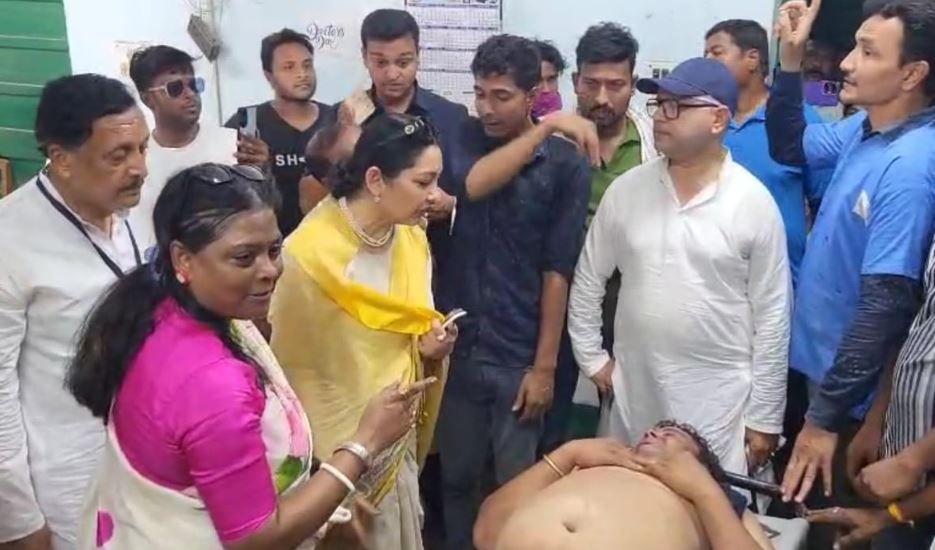 মঙ্গলবার মুখ্যমন্ত্রীর মেদিনীপুরের কলেজ মাঠে প্রশাসনিক সভার  এক ব্যক্তি অসুস্থ হয়ে পড়েন!