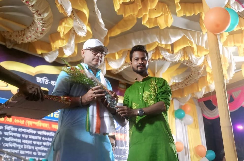 মেদিনীপুর শহরের অলিগঞ্জ বড় মহল্লা সামাজিক সম্প্রীতির বার্তা দিতে ঈদ মিলন উৎসব আয়োজন করলো!