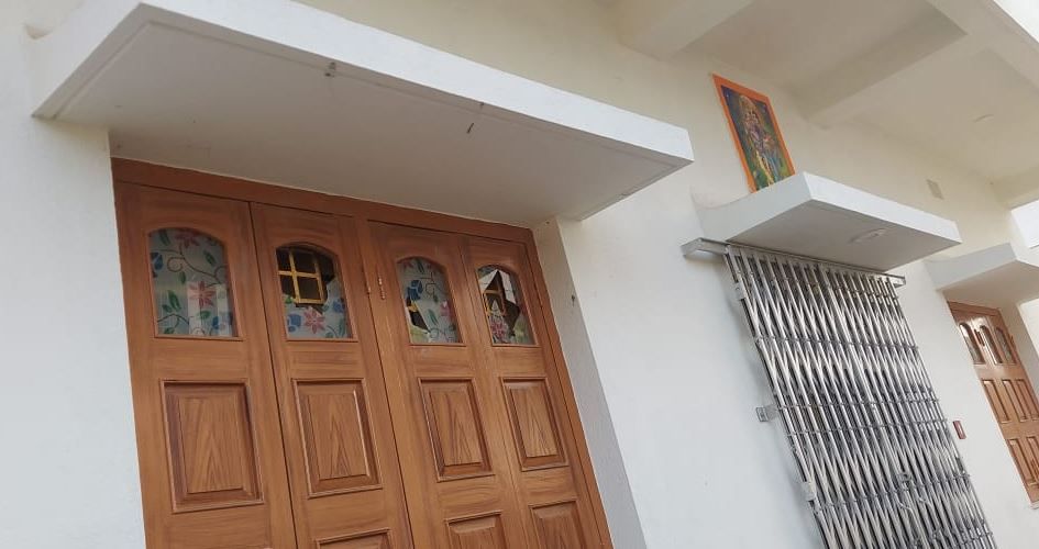 রাতের অন্ধকারে কেরানীচটিতে শিক্ষকের বাড়িতে দুষ্কৃতীদের তাণ্ডব!