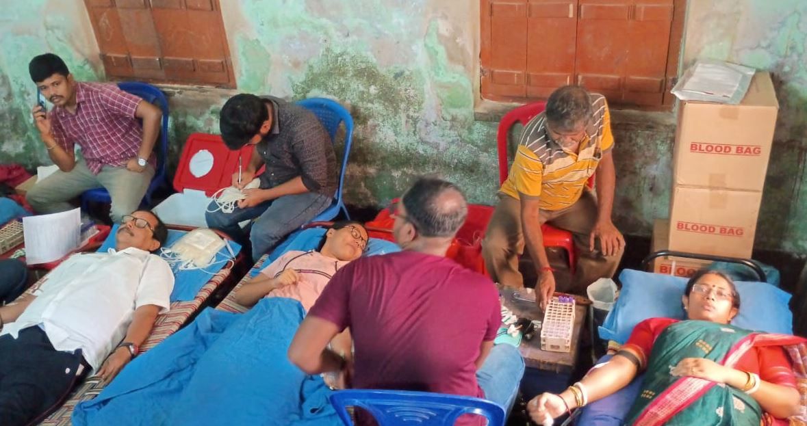 মহতাবপুর যুবকবৃন্দ ক্লাবের  উদ্যোগে রক্তদান শিবির!