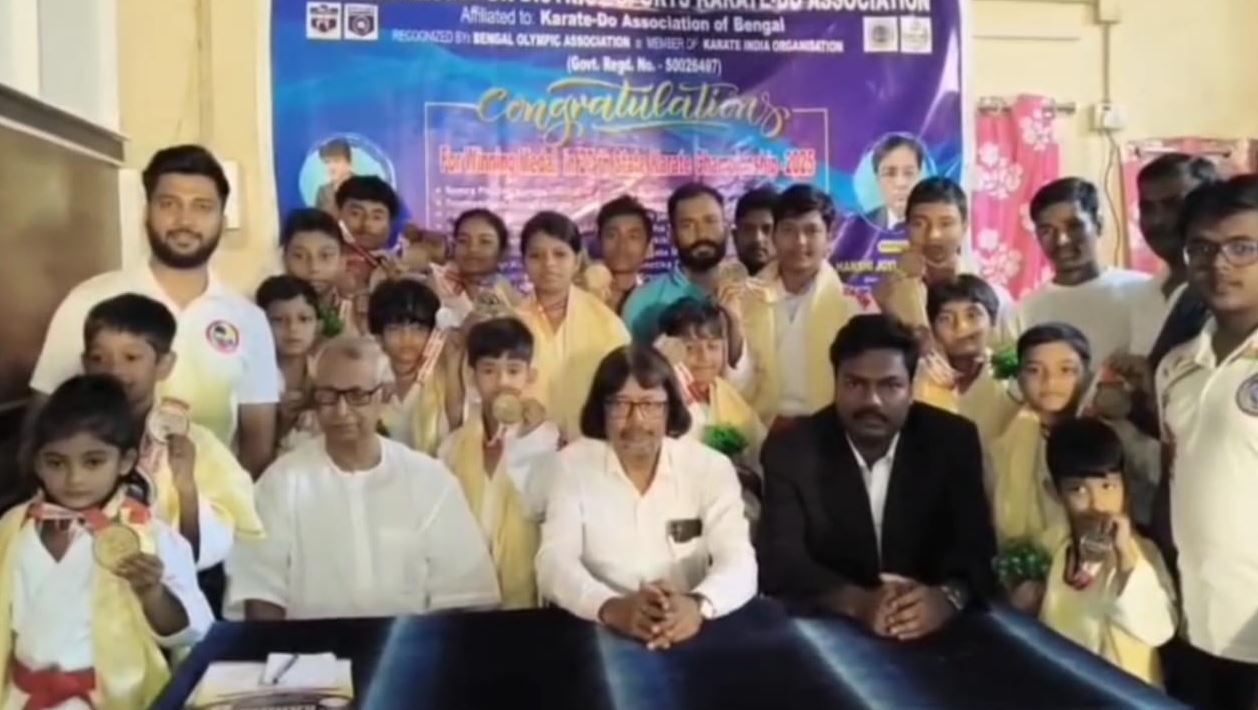 ২৭ তম রাজ্য স্তরের ক্যারাটে চ্যাম্পিয়নশীপ প্রতিযোগিতায় ২২ জন সোনা রুপা ও ব্রোঞ্জ পদক জয়ী হলো পশ্চিম মেদিনীপুর জেলার!