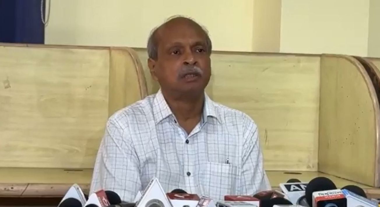 সাংবাদিক বৈঠক করলেন SSC-র চেয়ারম্যান সিদ্ধার্থ মজুমদার!