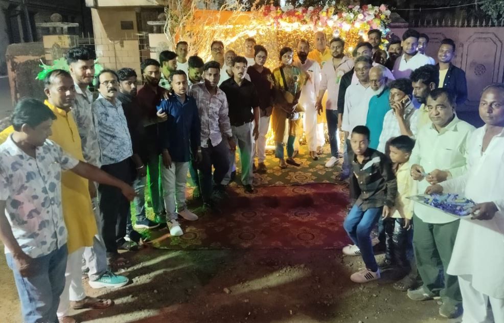 খুশির ঈদ উপলক্ষ্যে দুস্থদের মধ্যে নতুন বস্ত্র ও মিষ্টি মুখ বিতরণ সহ নানা অনুষ্ঠান!