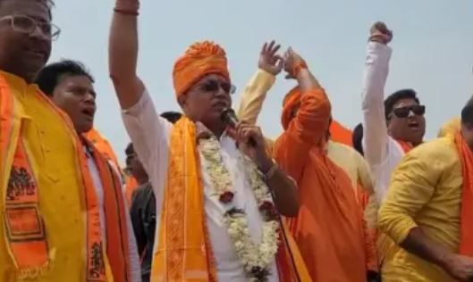 রবিবার সকালে গোপনন্দিনী মন্দিরে রামনবমীর পুজোতে যোগ দিলেন দিলীপ ঘোষ!