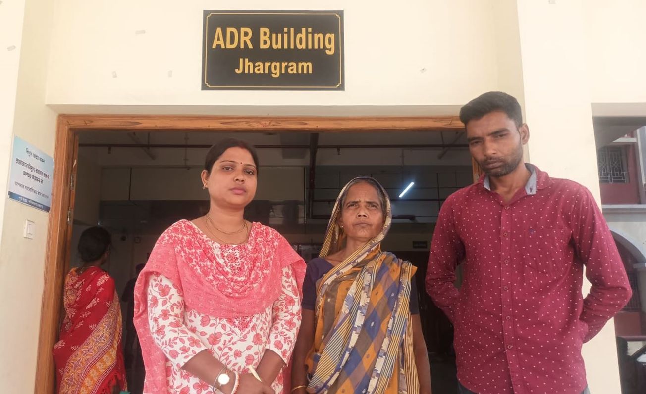 ঝাড়গ্রাম বিচারকের নির্দেশে জীবন বীমার ক্লেমের টাকা পেলেন স্ত্রী এবং পুত্র!