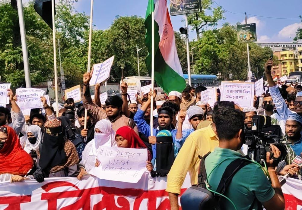 কলকাতা পার্ক সার্কাসে ওয়াকফ আইনের বিরুদ্ধে বিশাল বিক্ষোভ!