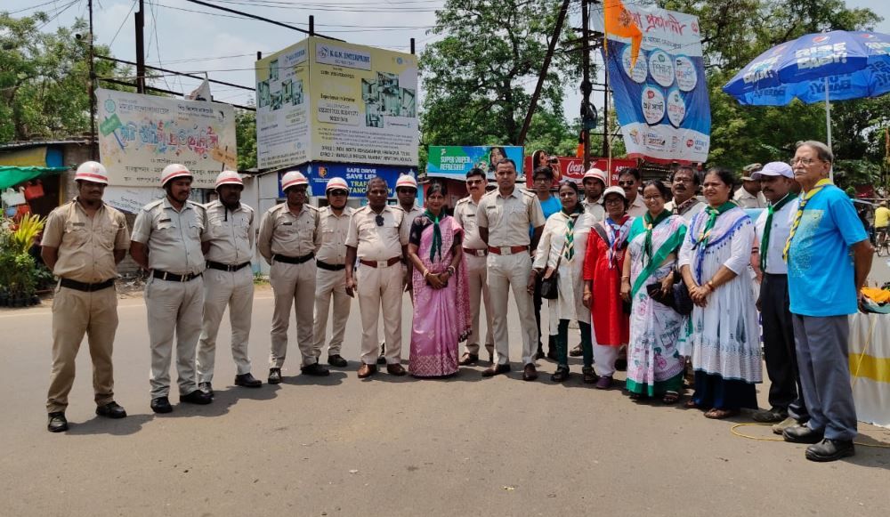 খড়গপুর ট্রাফিক পুলিশের উদ্যোগে  সড়ক নিরাপত্তা সচেতনতা!