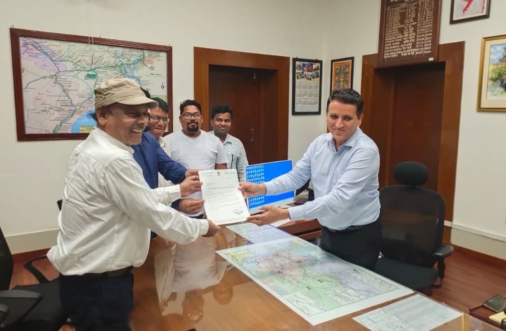 ঝাড়গ্রাম সাংসদ কালিপদ সরেন সঙ্গে খড়গপুর DRM অফিসে সৌজন্য সাক্ষাৎ!