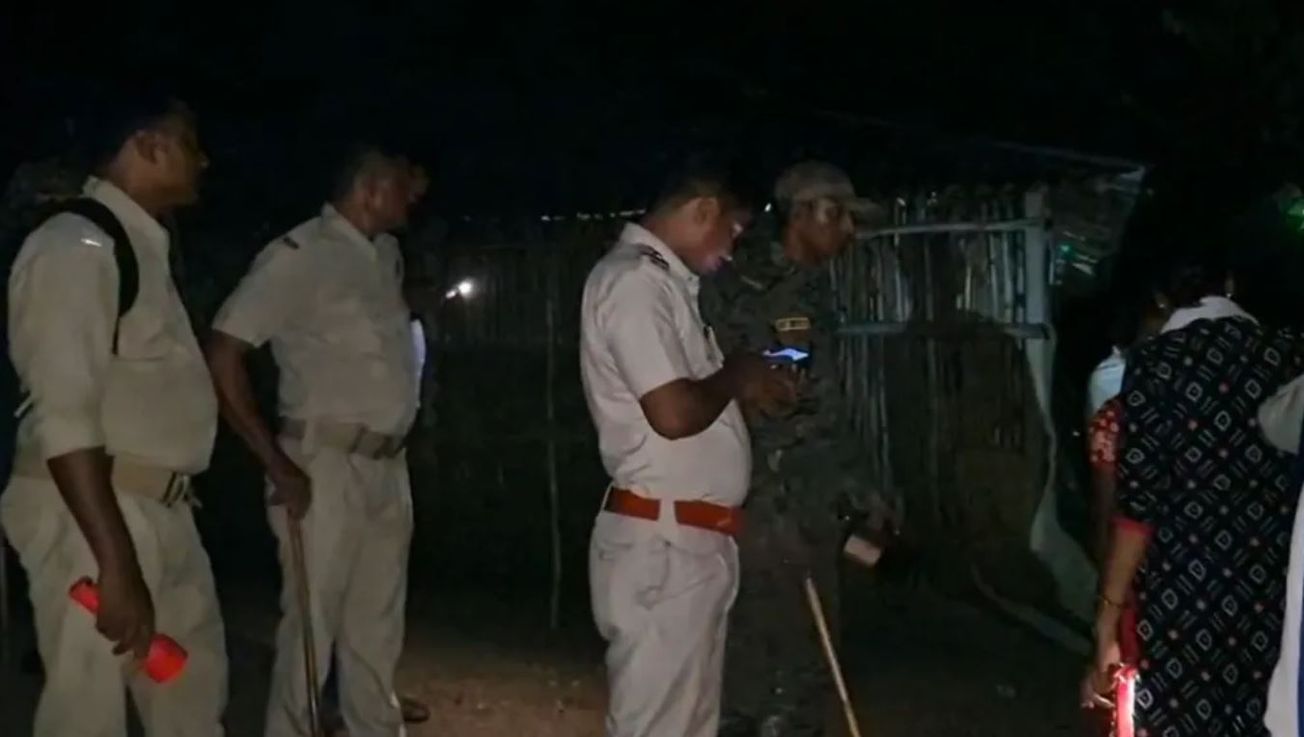 পশ্চিম মেদিনীপুরে আবগারি দপ্তর চোলাই মদের বিরুদ্ধে অভিযান!