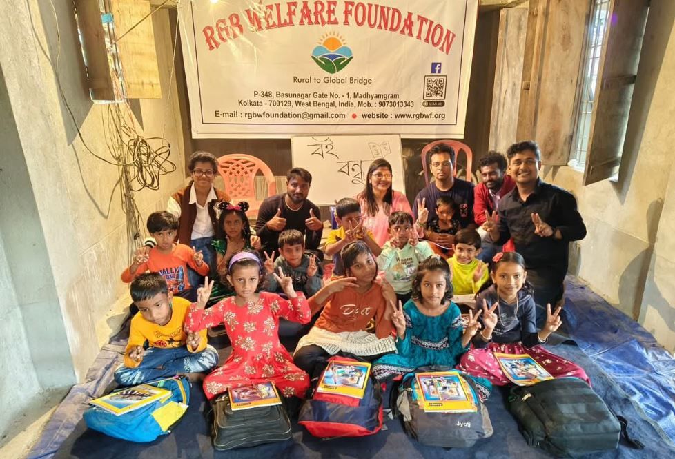 "বইবন্ধু" পাঠশালা: পিছিয়ে পড়া শিশুদের জীবনে এক নতুন দিগন্তের উন্মোচন!